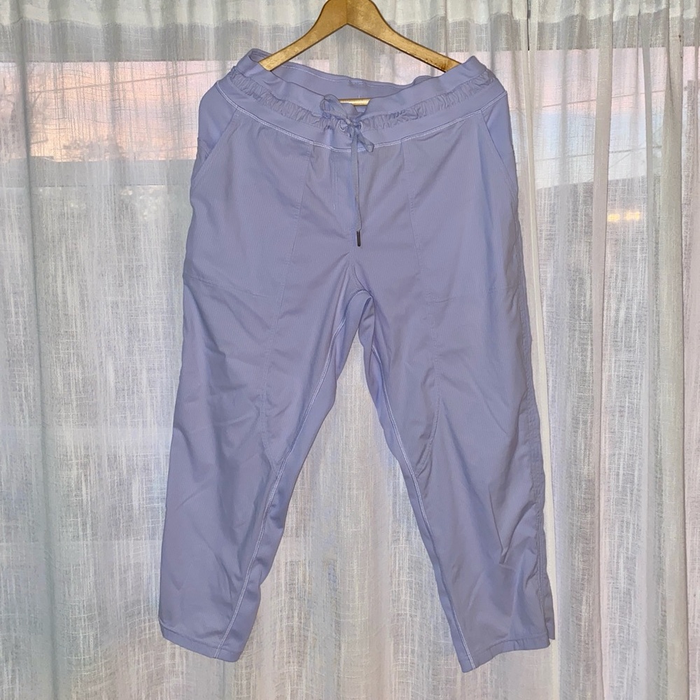 lululemon athletica Cropped Ankle Joggers in Light Lavender